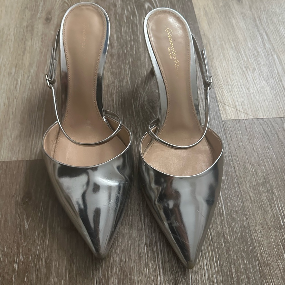Gianvito Rossi Silver Pumps